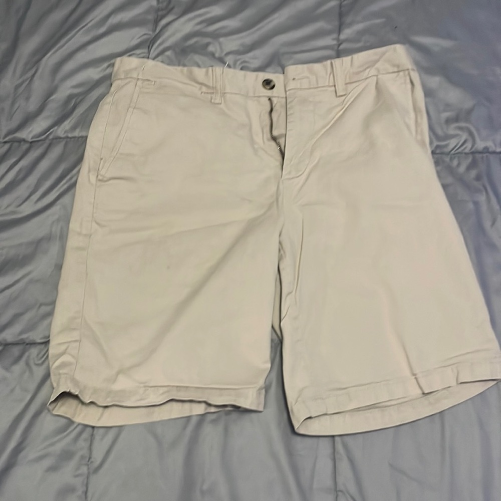 Khaki Shorts • Old Navy • 33 Waist • Tan • Built In Flex